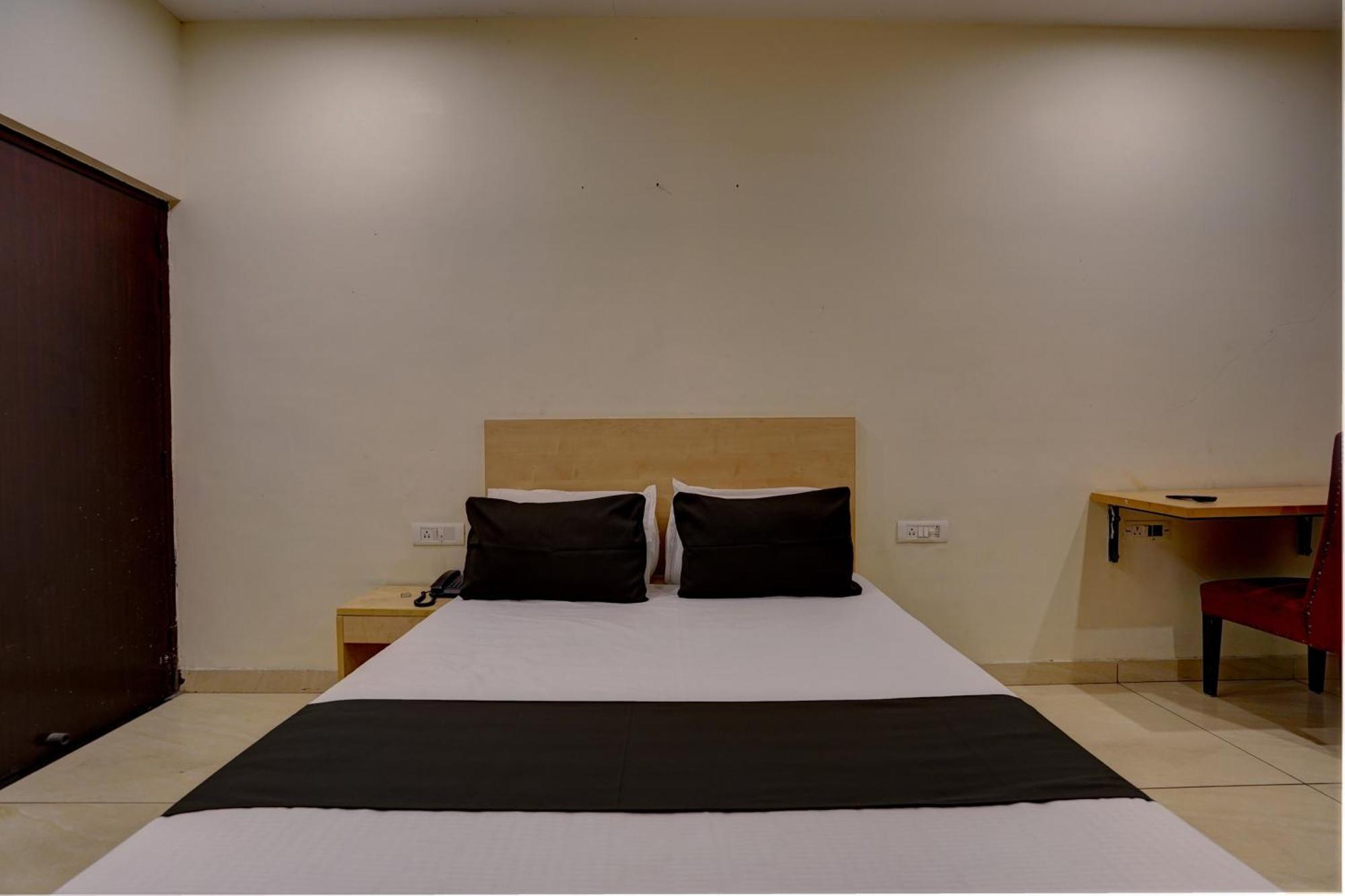 Hotel O Blue Vibes Meerut Exterior foto