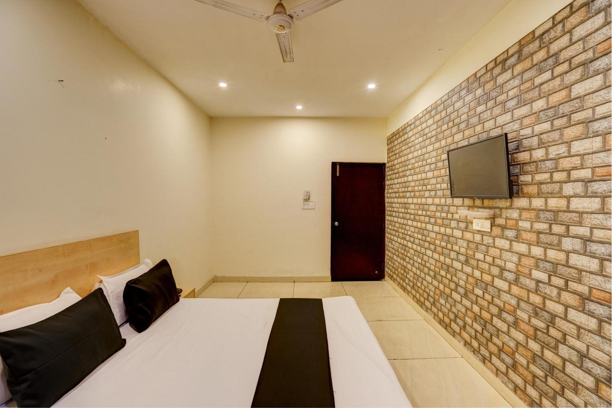 Hotel O Blue Vibes Meerut Exterior foto