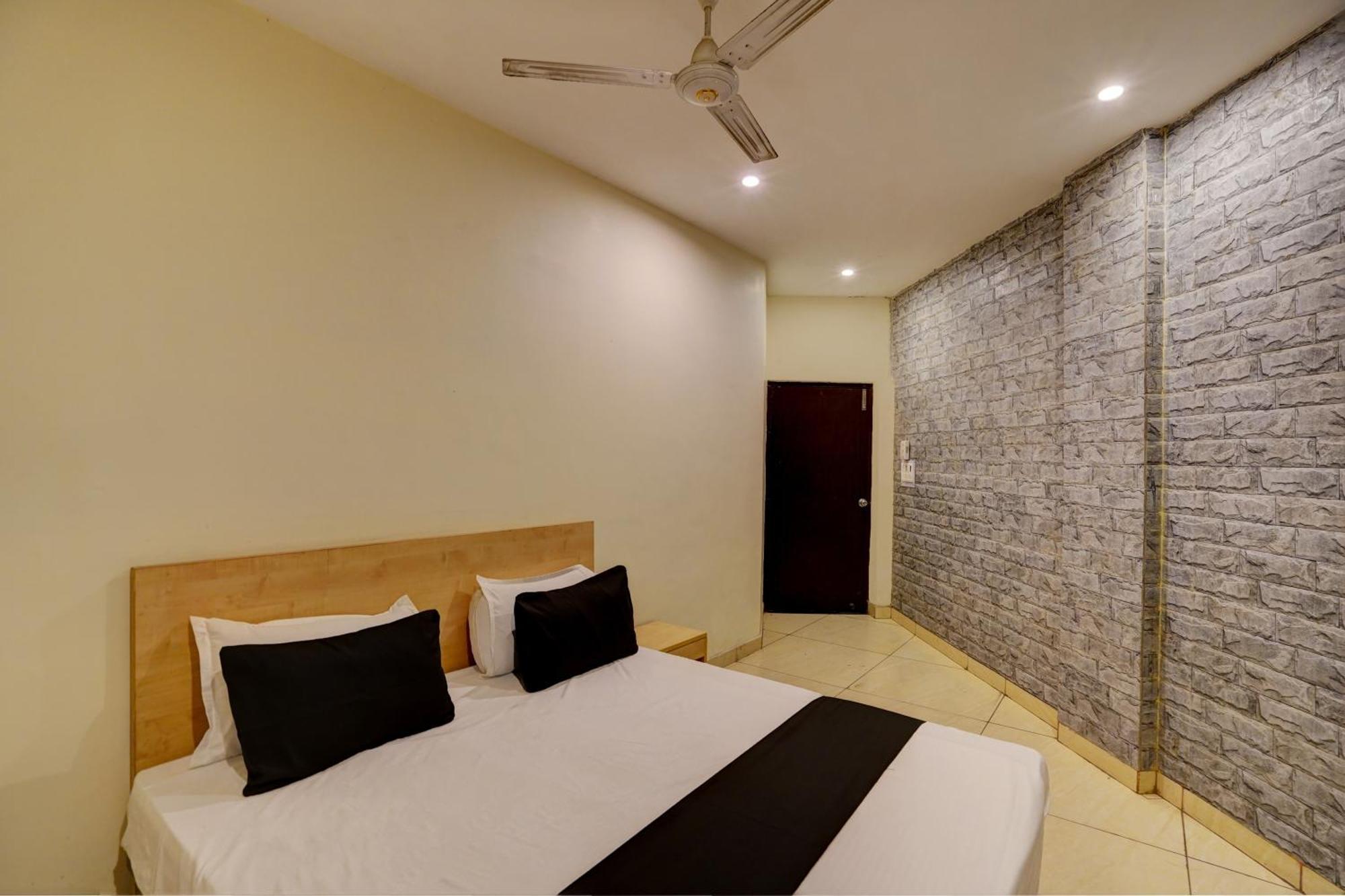 Hotel O Blue Vibes Meerut Exterior foto